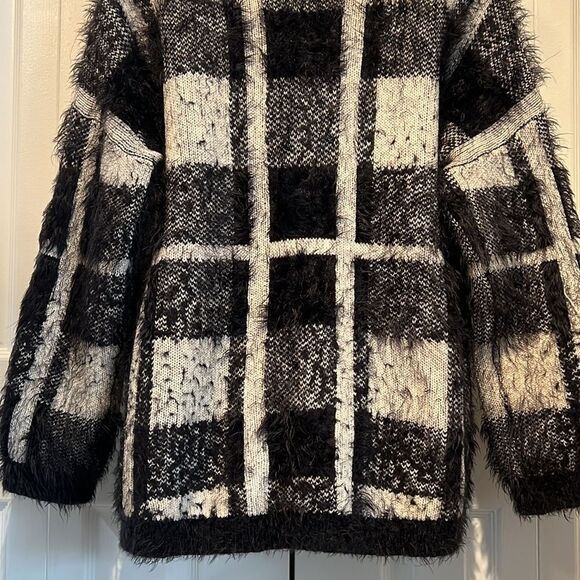 DEX Black/Cream Long Sleeve Eyelash Oversized Sweater Size M - Picture 8 of 9